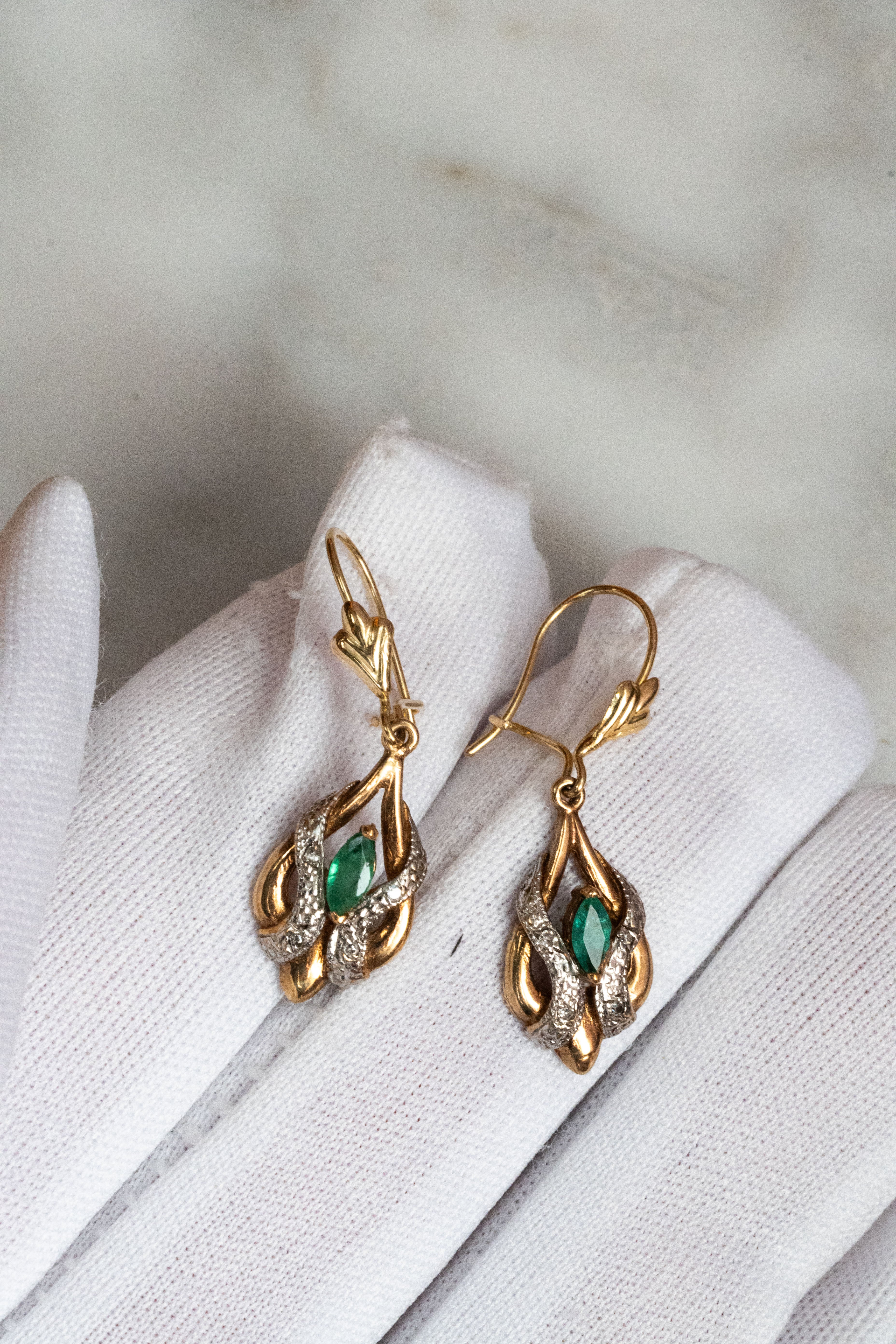 9金 2.2g 天然エメラルド(マーキスカット) & ダイヤモンド ゴールド・ドロップピアス