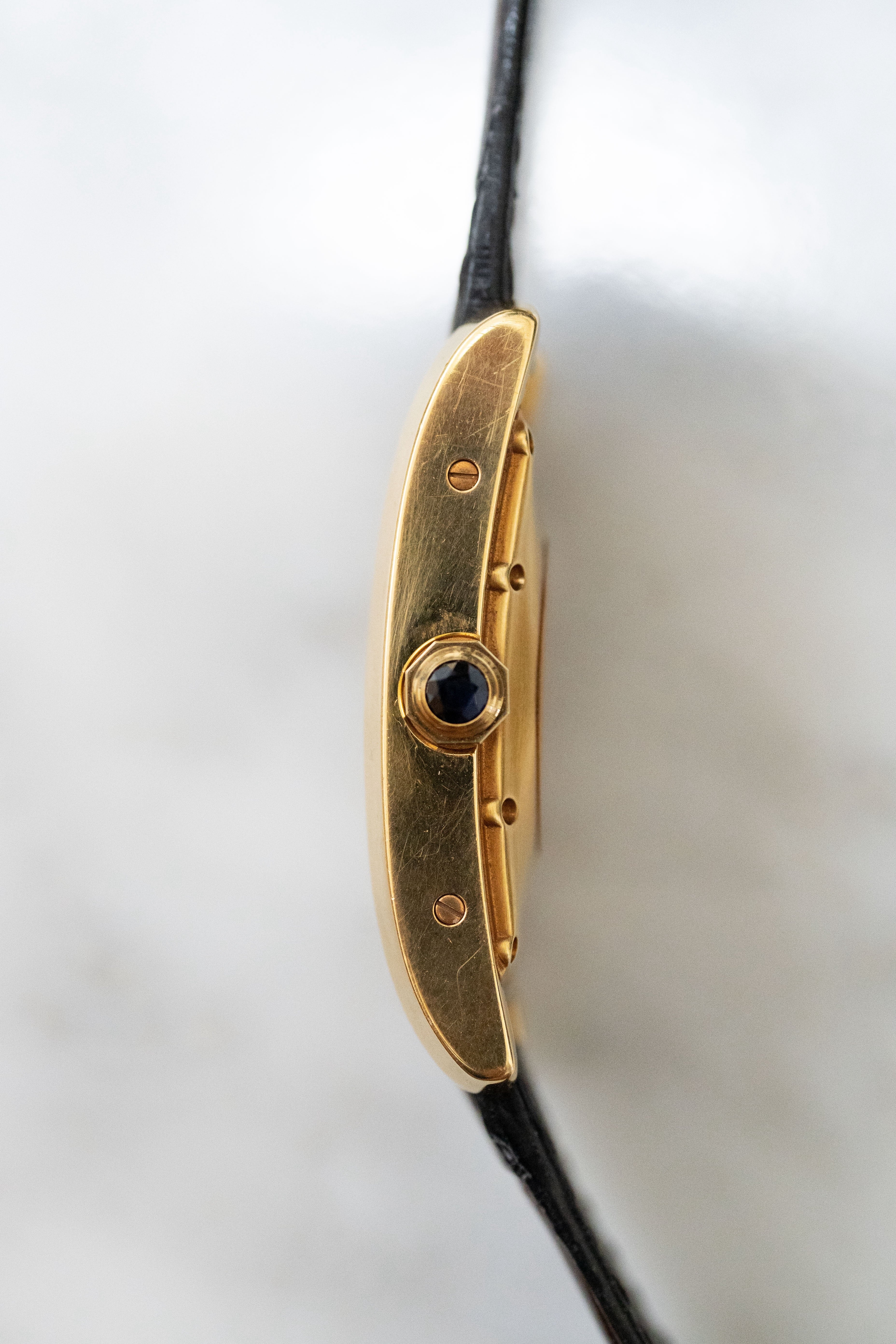 【廃盤モデル】CARTIER タンクアメリカン 18Kイエローゴールド MMサイズ W2600851