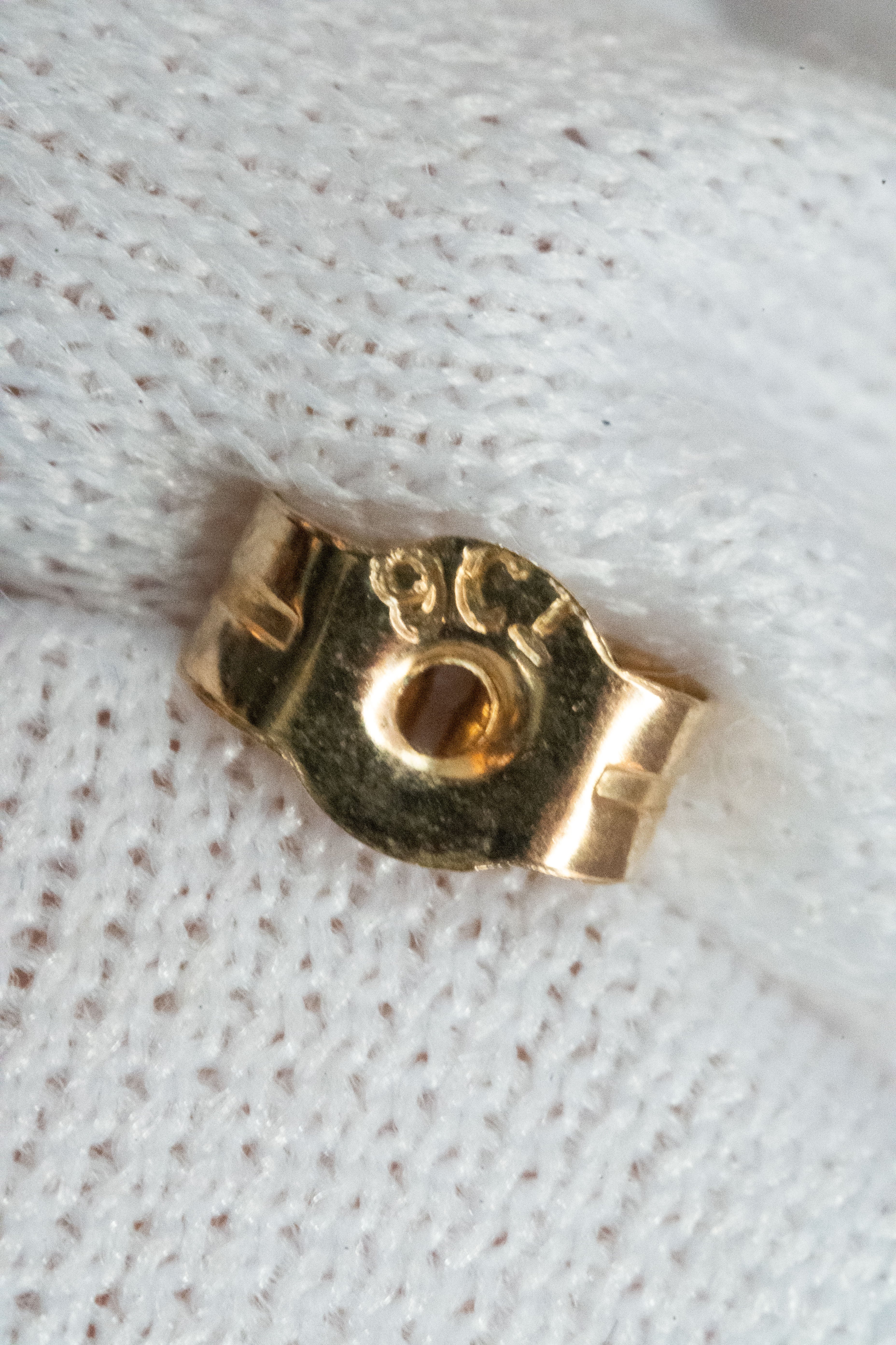 9金 2.9g 養殖真珠 モダン・縦型ドロップピアス