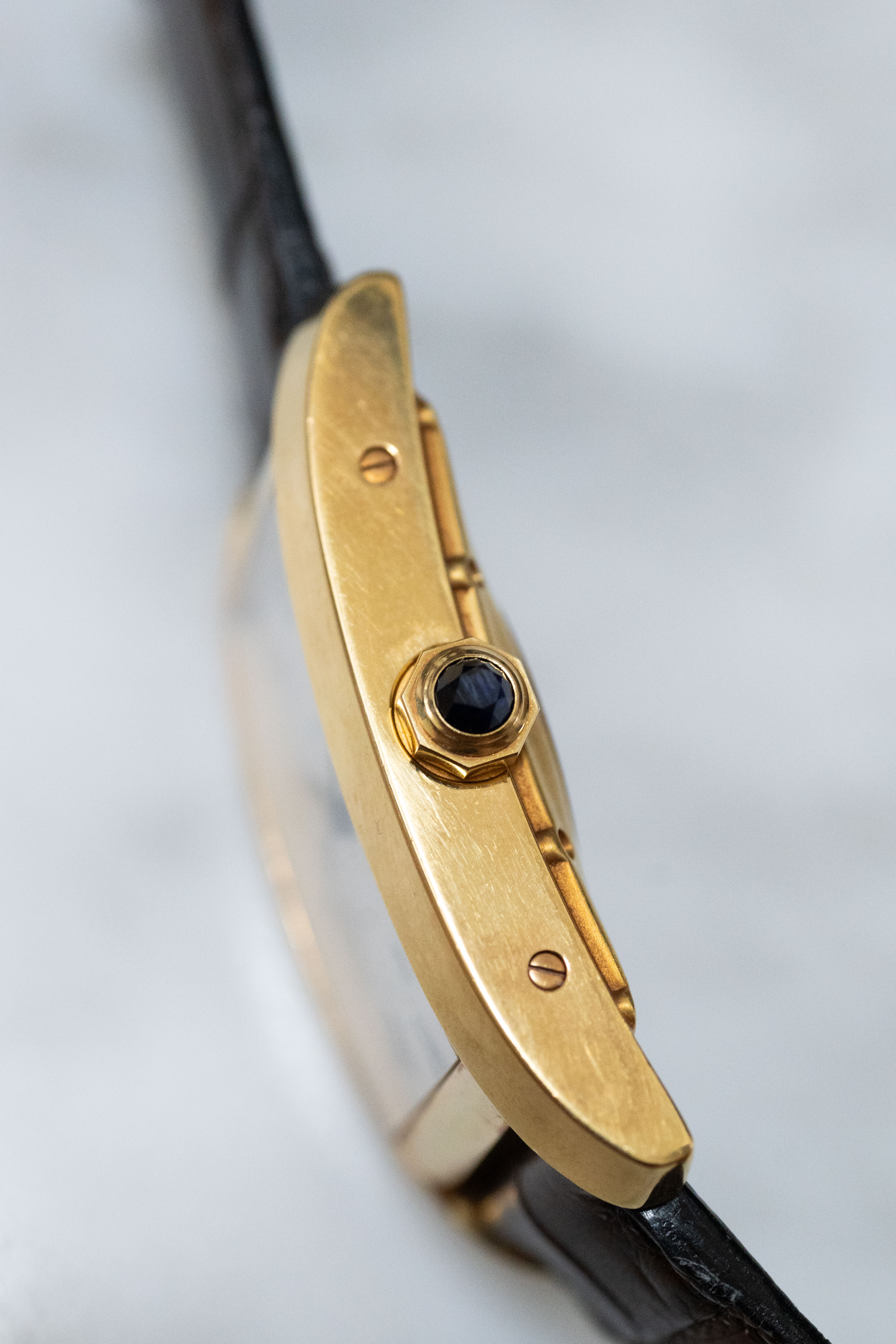 【廃盤モデル】CARTIER タンクアメリカン 18Kイエローゴールド MMサイズ W2600851