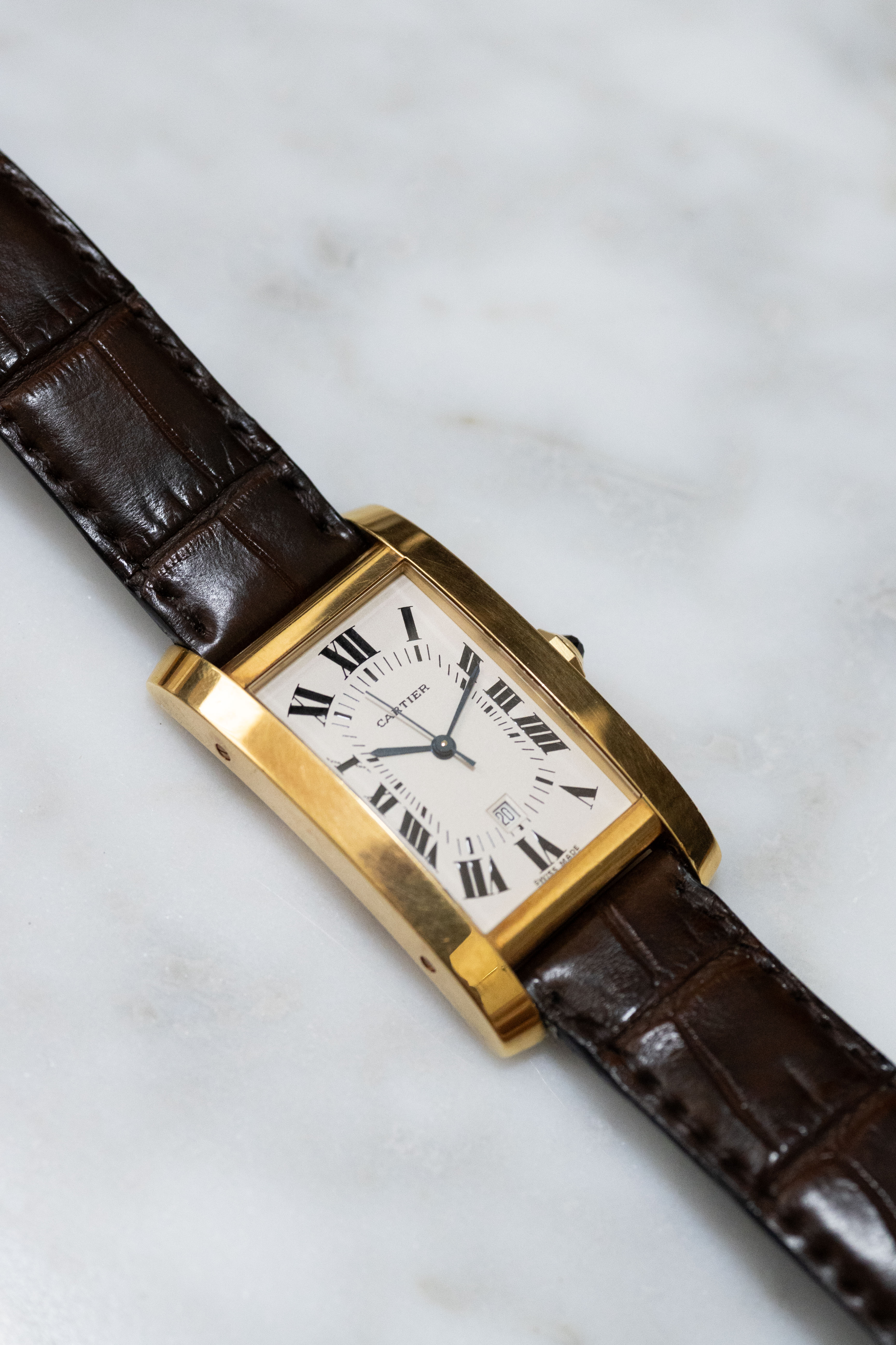 【廃盤モデル】CARTIER タンクアメリカン 18Kイエローゴールド MMサイズ W2600851