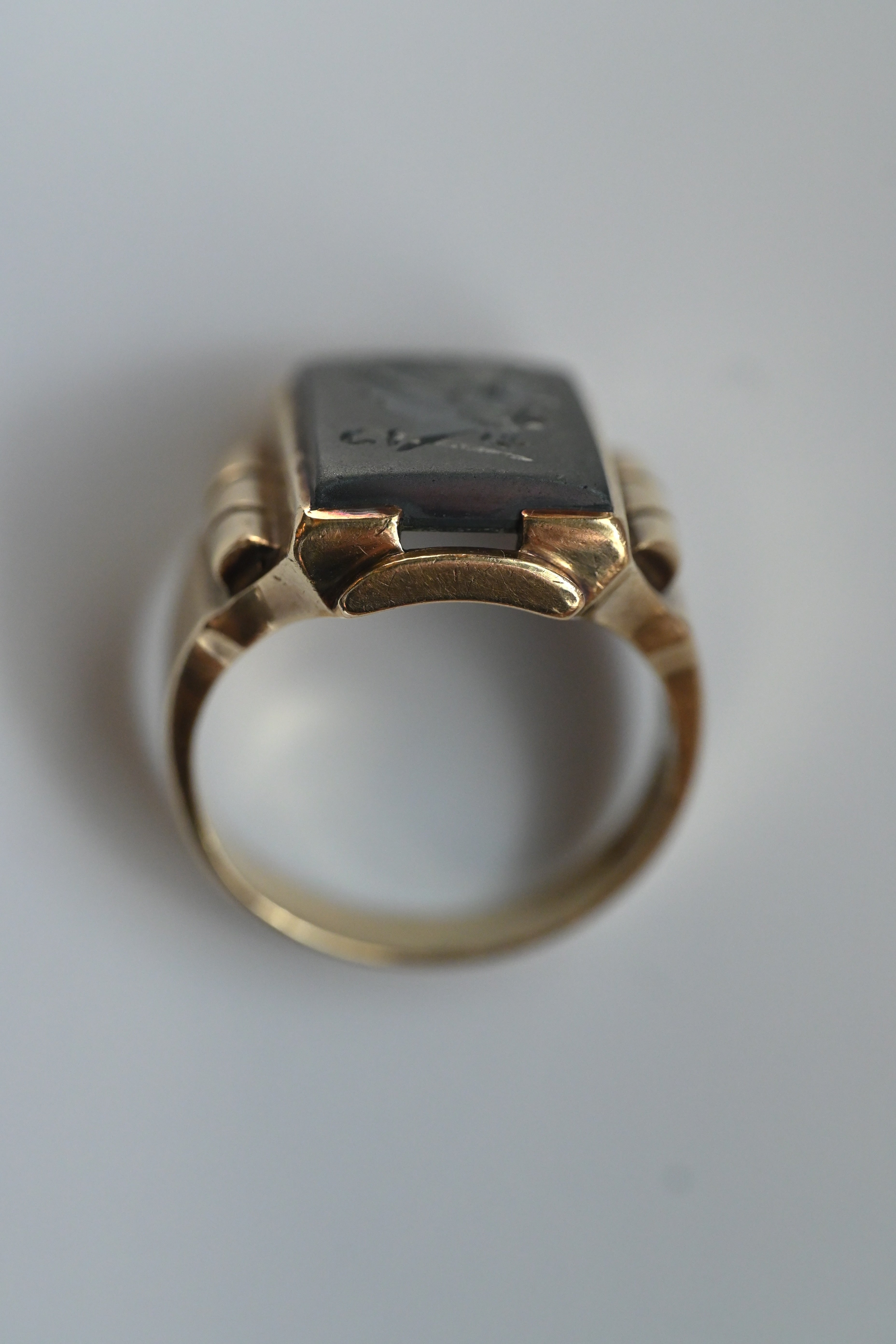 10K 9.58g ナイト・インタリオ・シグネットリング