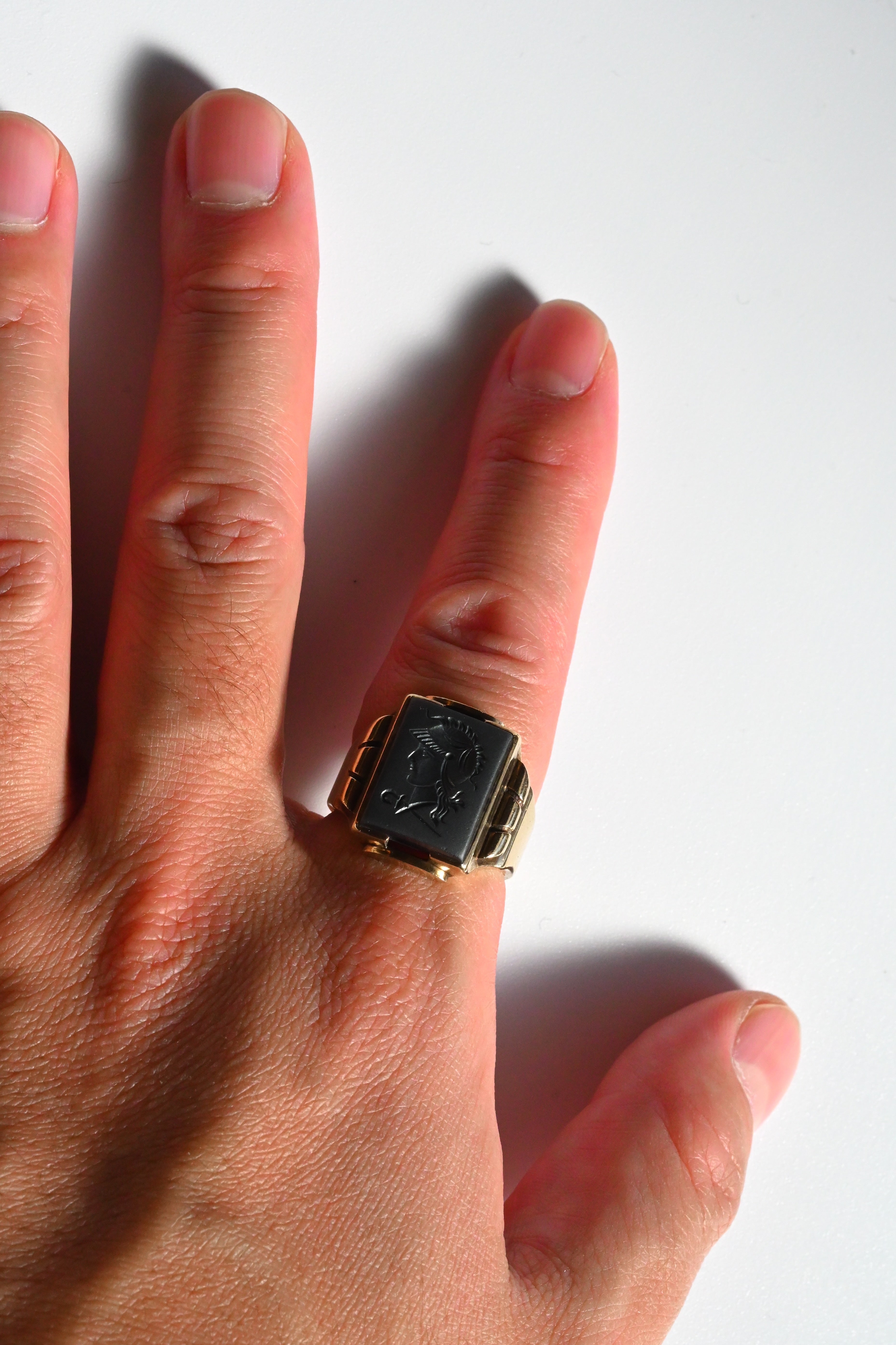 10K 9.58g ナイト・インタリオ・シグネットリング