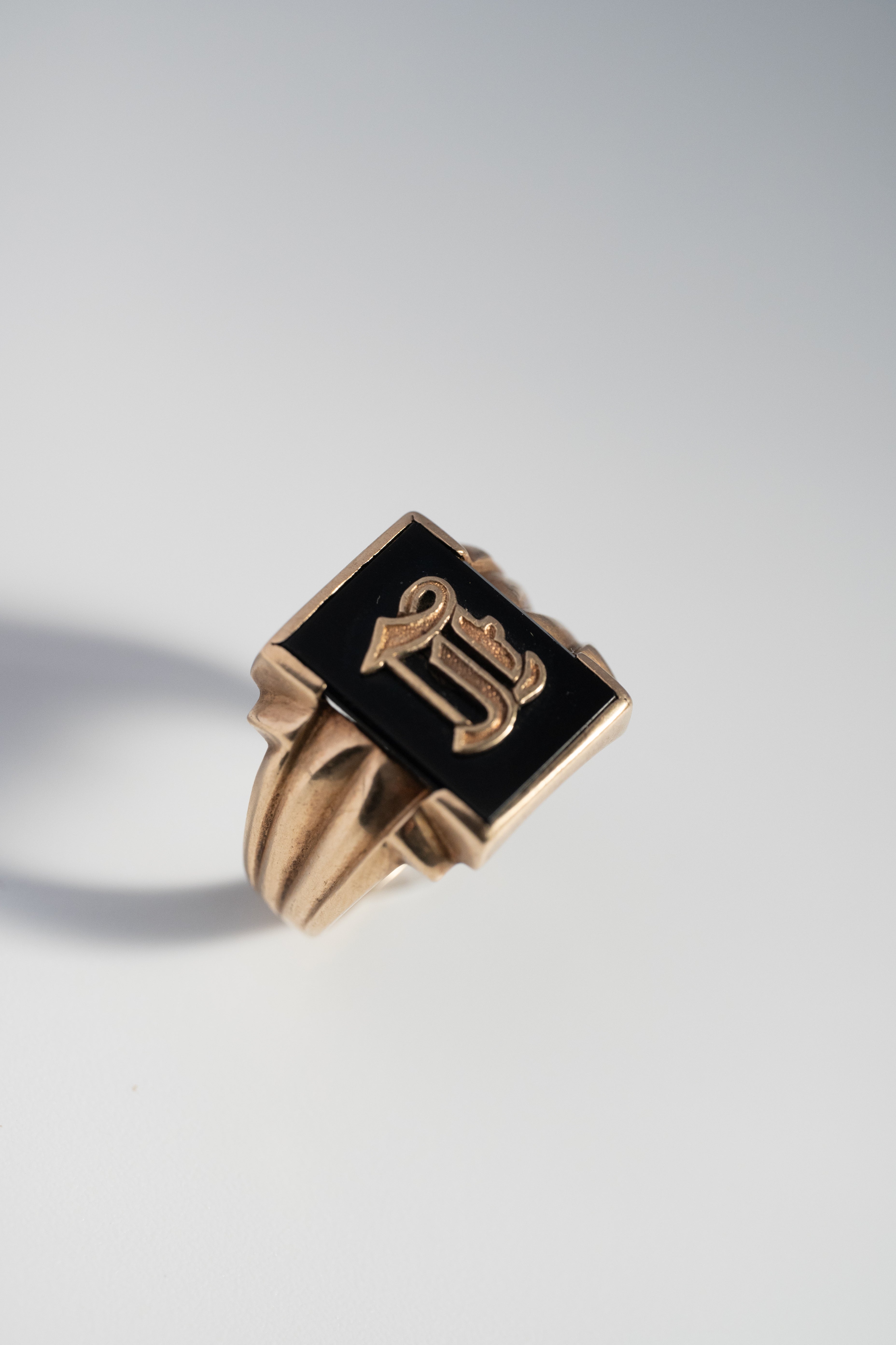 10K 1950s ヴィンテージ・ブラックオニキス・シグネットリング(イニシャル "L")