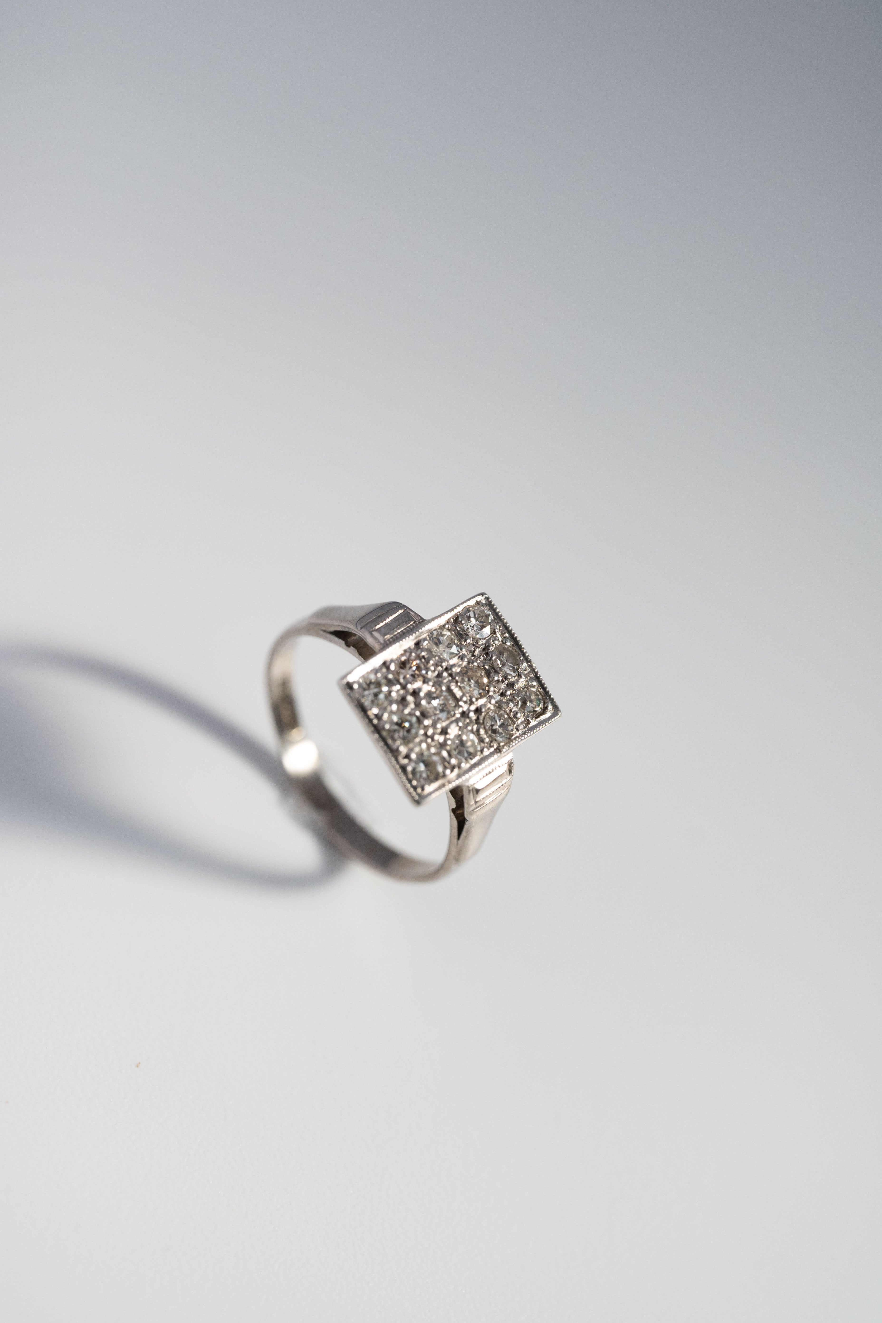 プラチナ製 2.3g 1920s アール・デコ ダイヤモンド・クラスター・リング