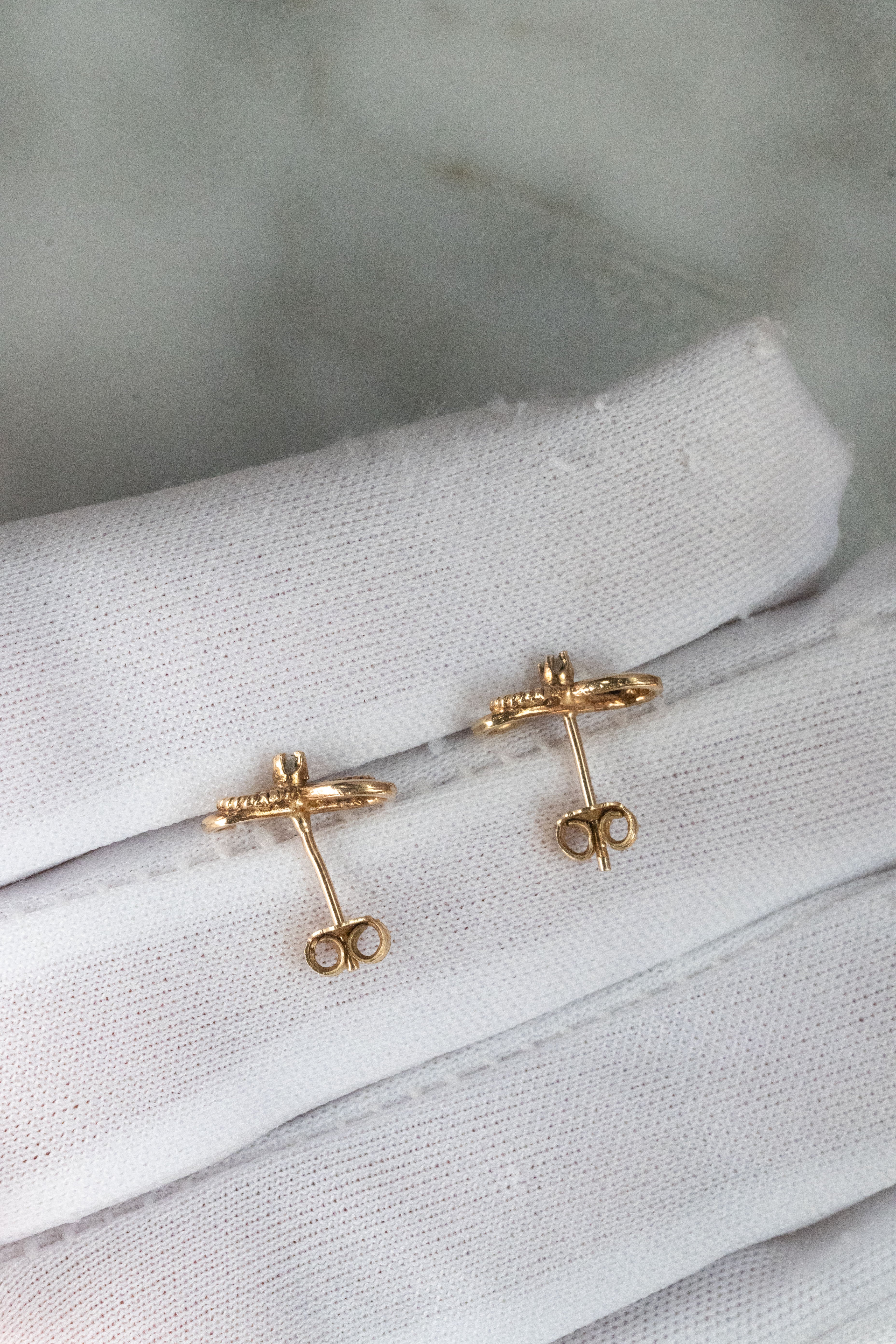 9金 1g 天然ダイヤモンド ヴィンテージ・リボンスタッドピアス