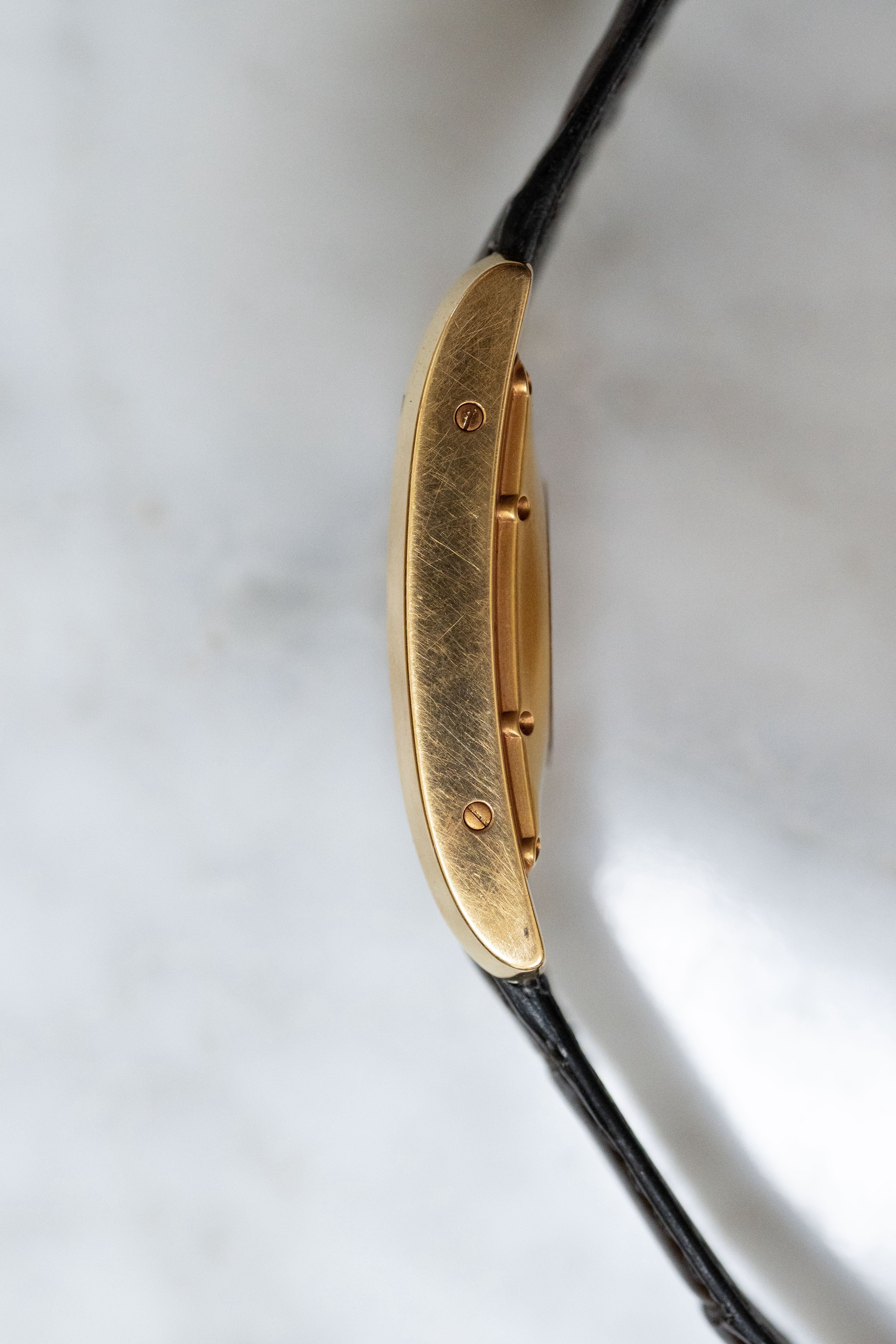 【廃盤モデル】CARTIER　タンクアメリカン  18Kイエローゴールド MMサイズ  W2600851