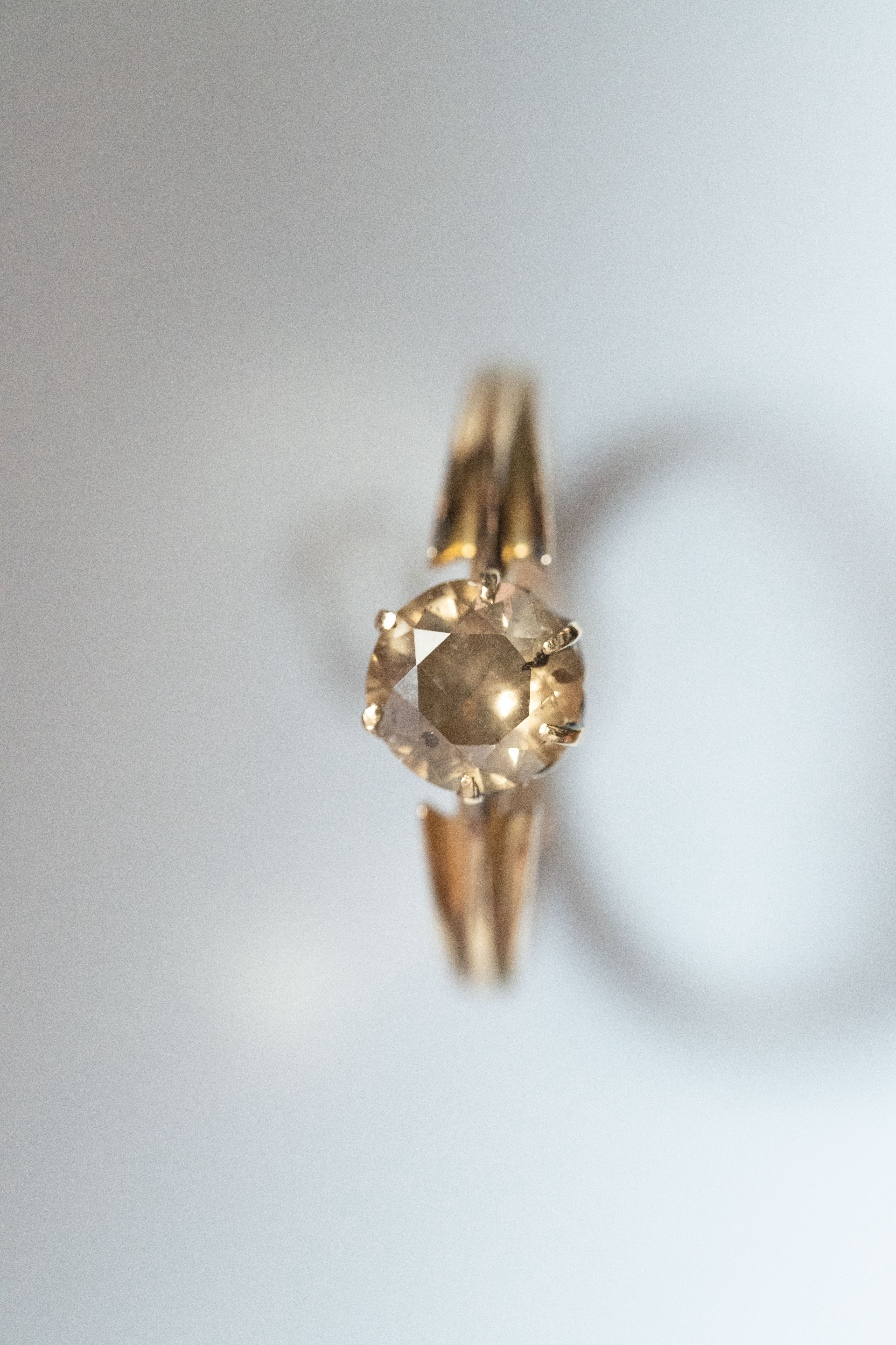 （CGLで鑑定中）18K 2.2g ヴィクトリアン・3/4ct オールドカット・ダイヤモンド・ソリティアリング（ファンシー・カラー）