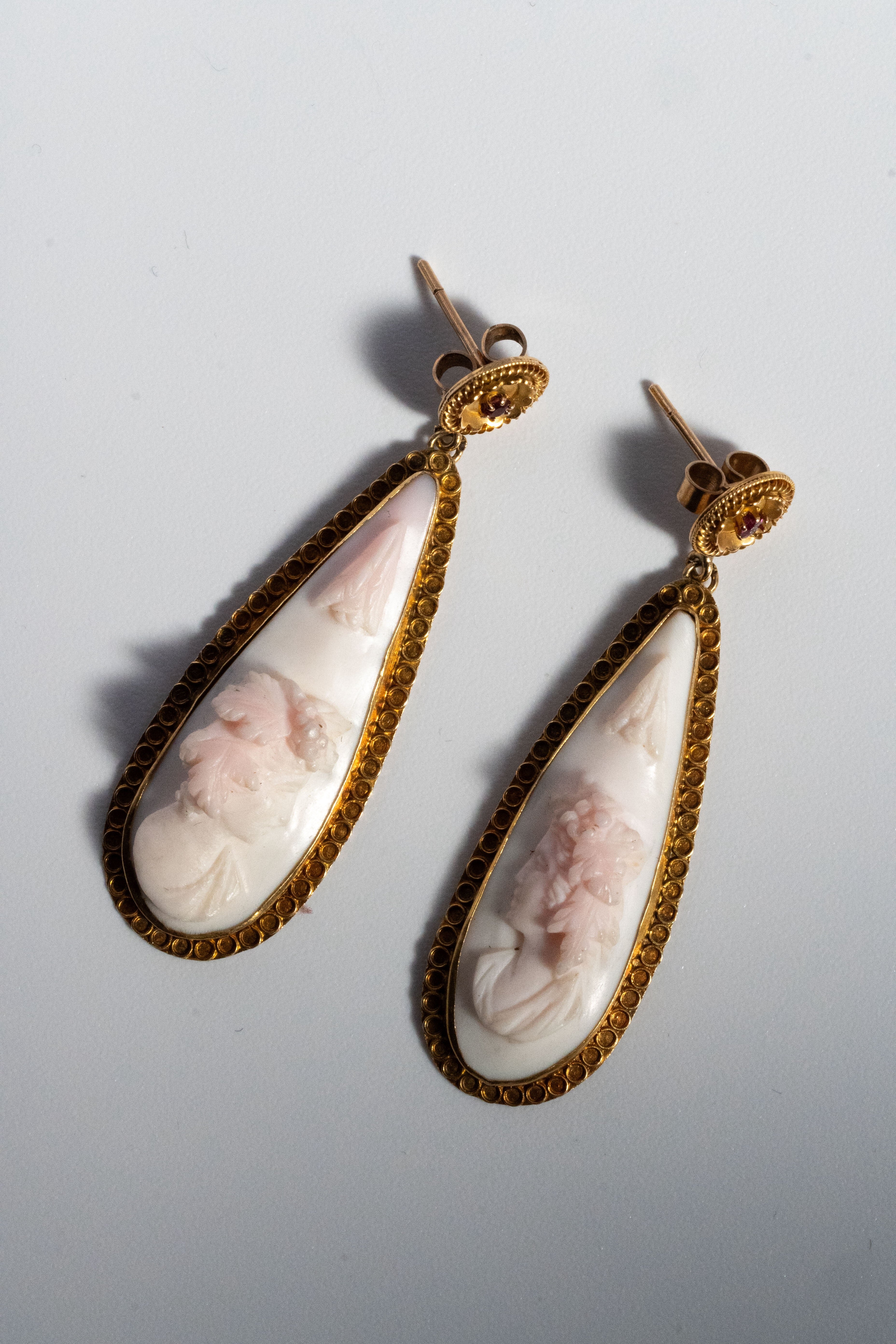 19世紀 ヴィクトリアン 15金 7.2g ルビー & 珊瑚カメオ エトルスカン・スタイル・ピアス