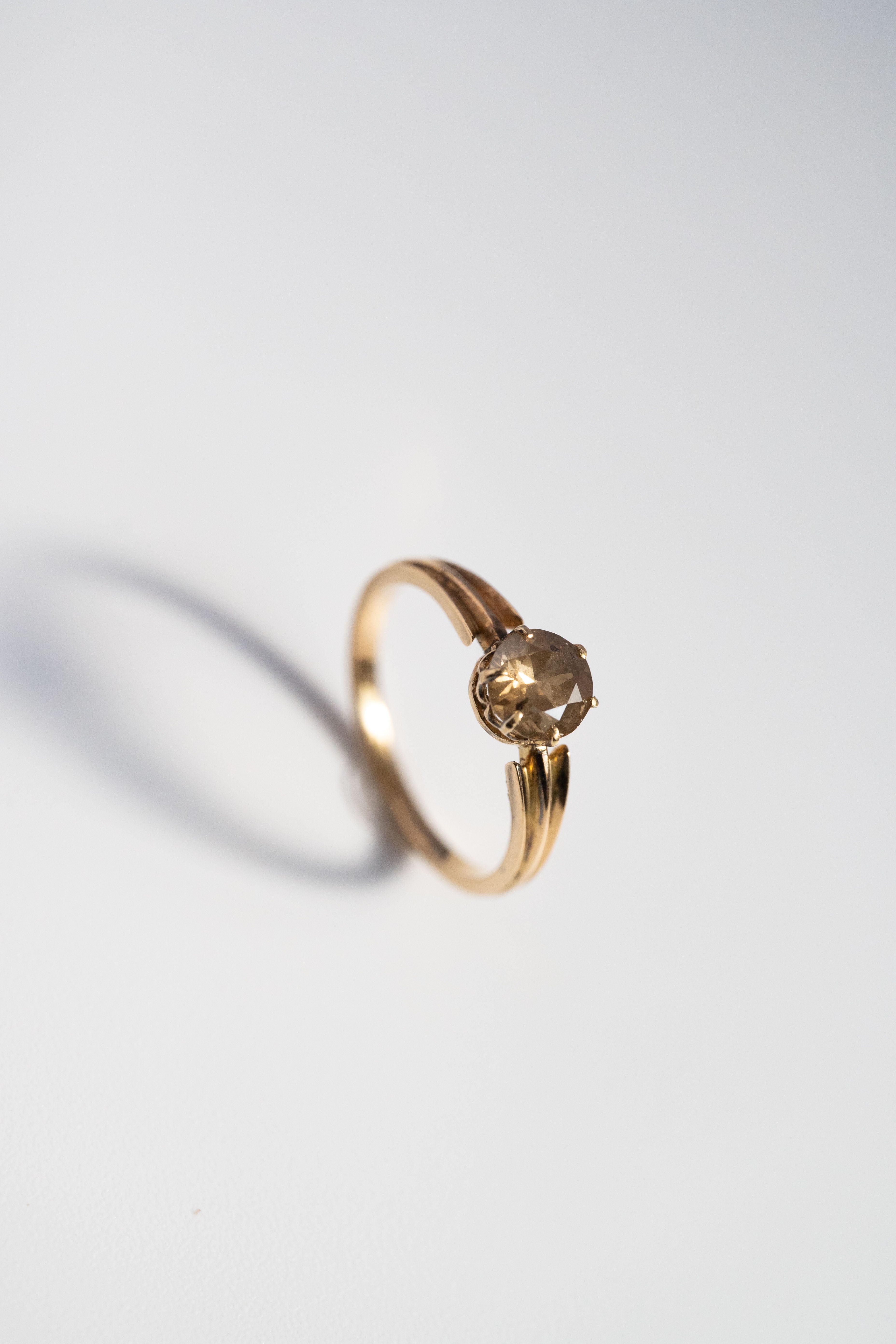 （CGLで鑑定中）18K 2.2g ヴィクトリアン・3/4ct オールドカット・ダイヤモンド・ソリティアリング（ファンシー・カラー）