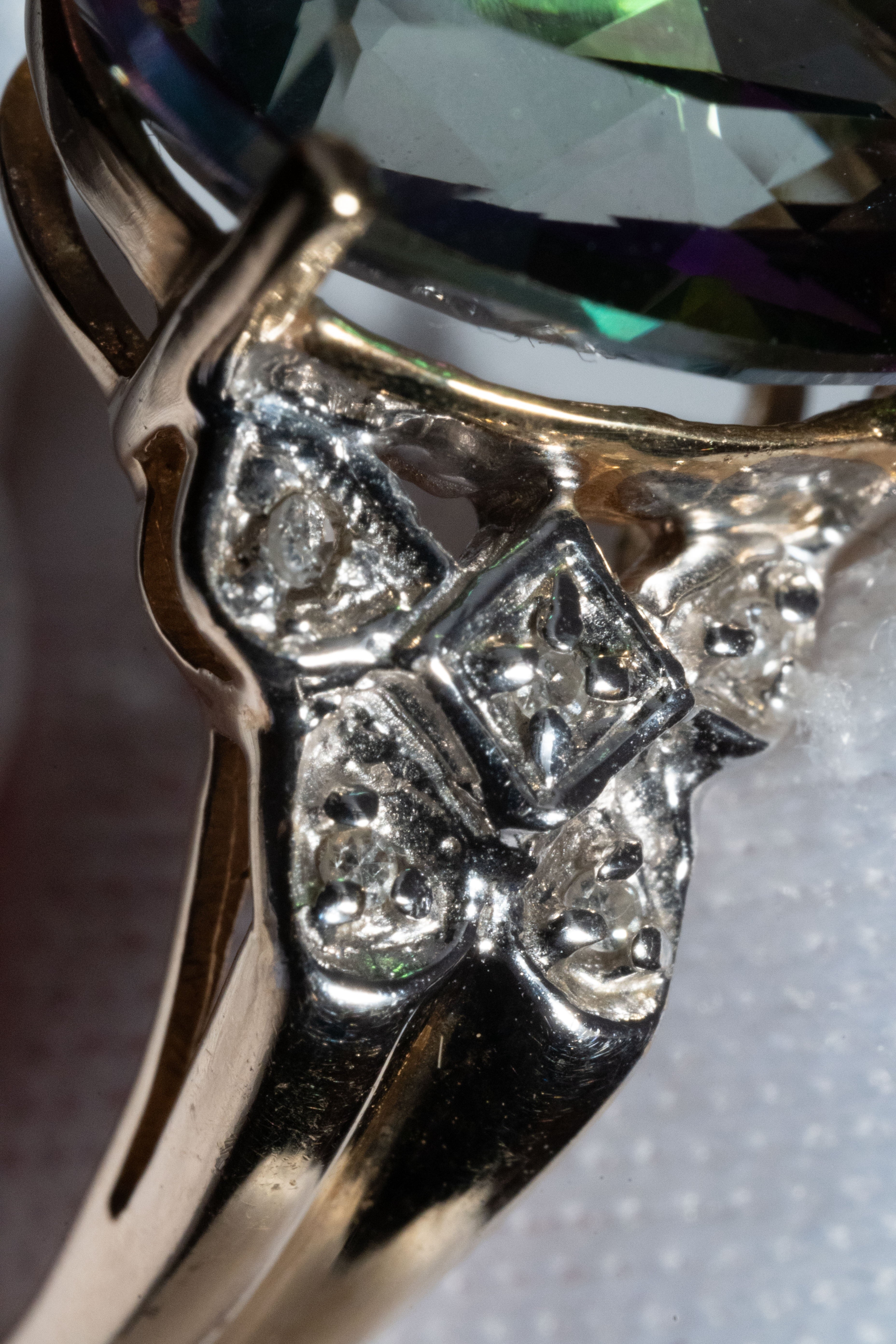 1979年 英国ヴィンテージ 9K 大粒5.5ct ミスティックトパーズ & ダイヤモンド ゴールドリング 4.1g