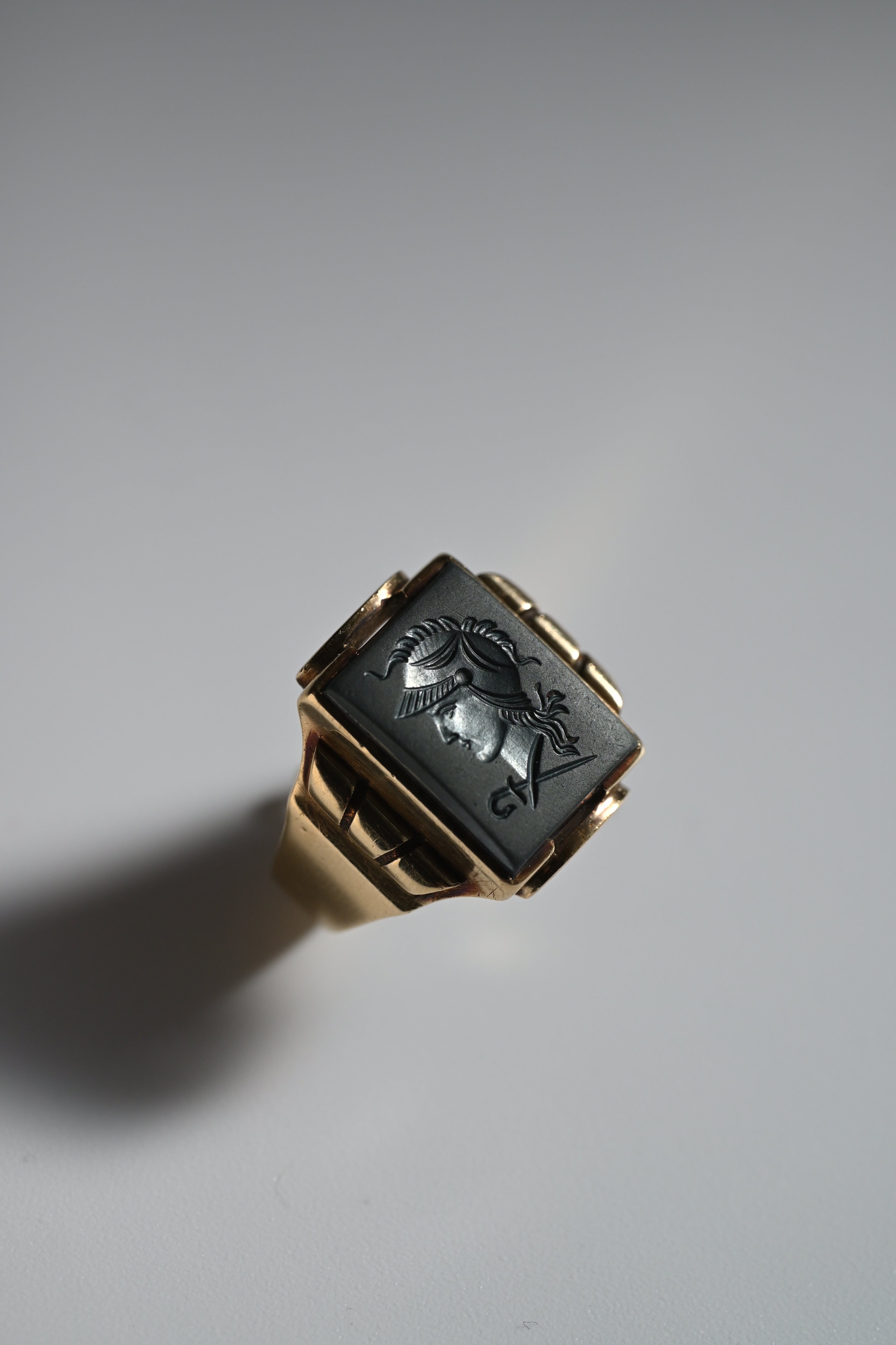 10K 9.58g ナイト・インタリオ・シグネットリング