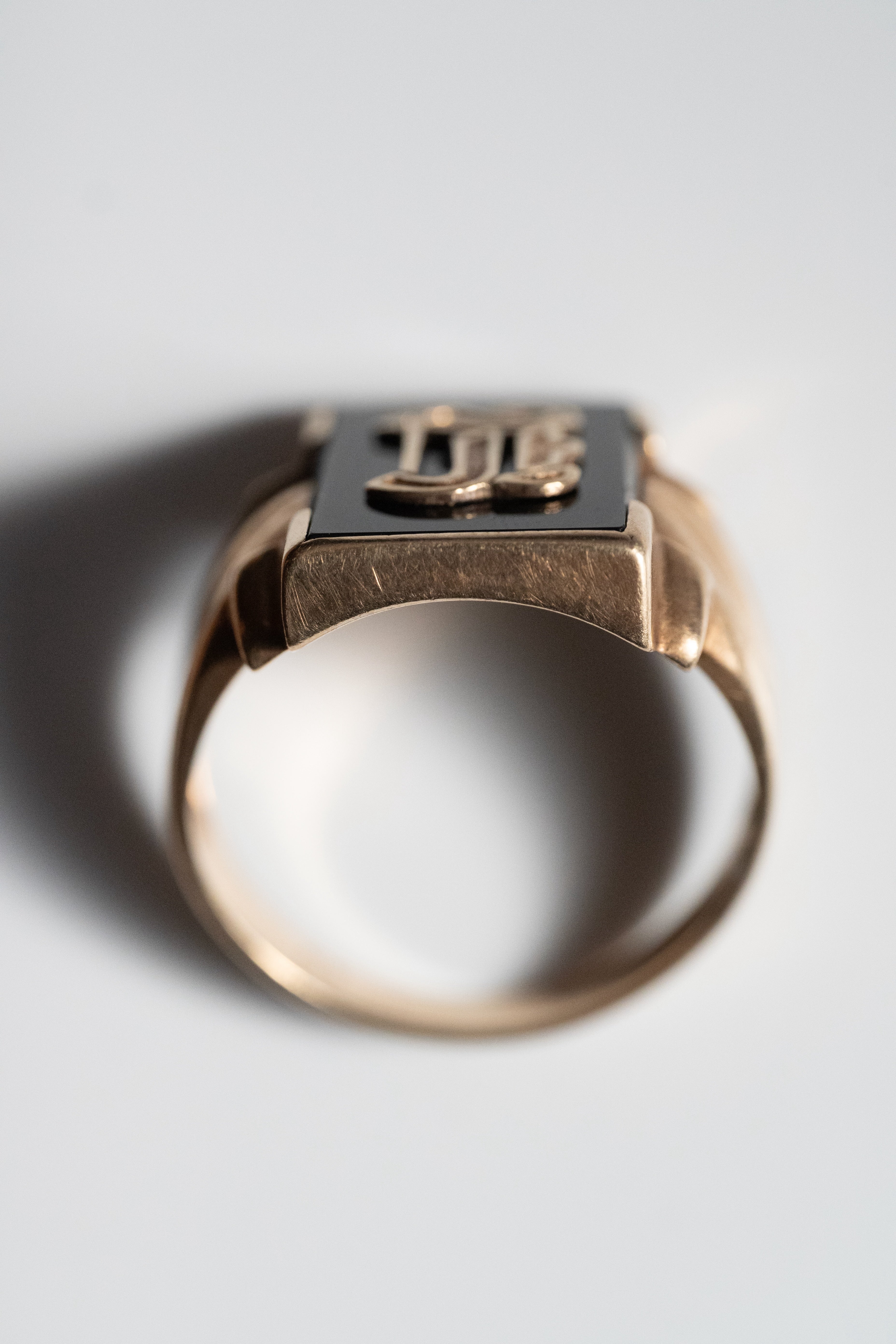 10K 1950s ヴィンテージ・ブラックオニキス・シグネットリング（イニシャル "L"）